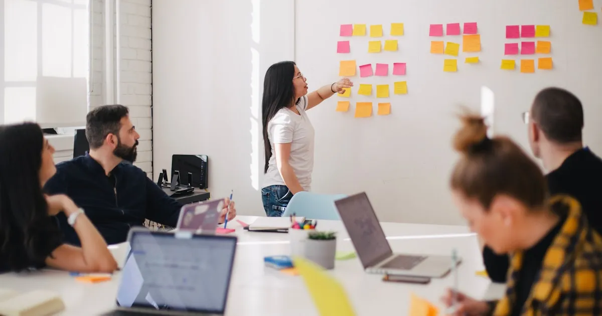 Comparing GCC outsourcing EOR
