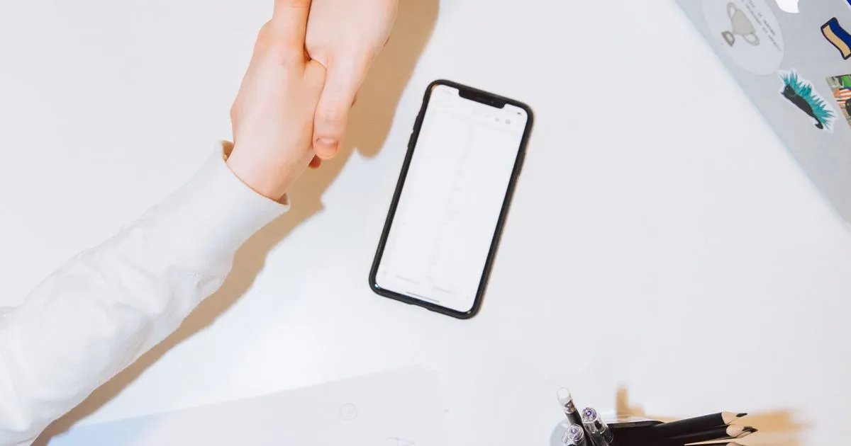 Handshake across a desk — choosing between Omnivoo and Deel