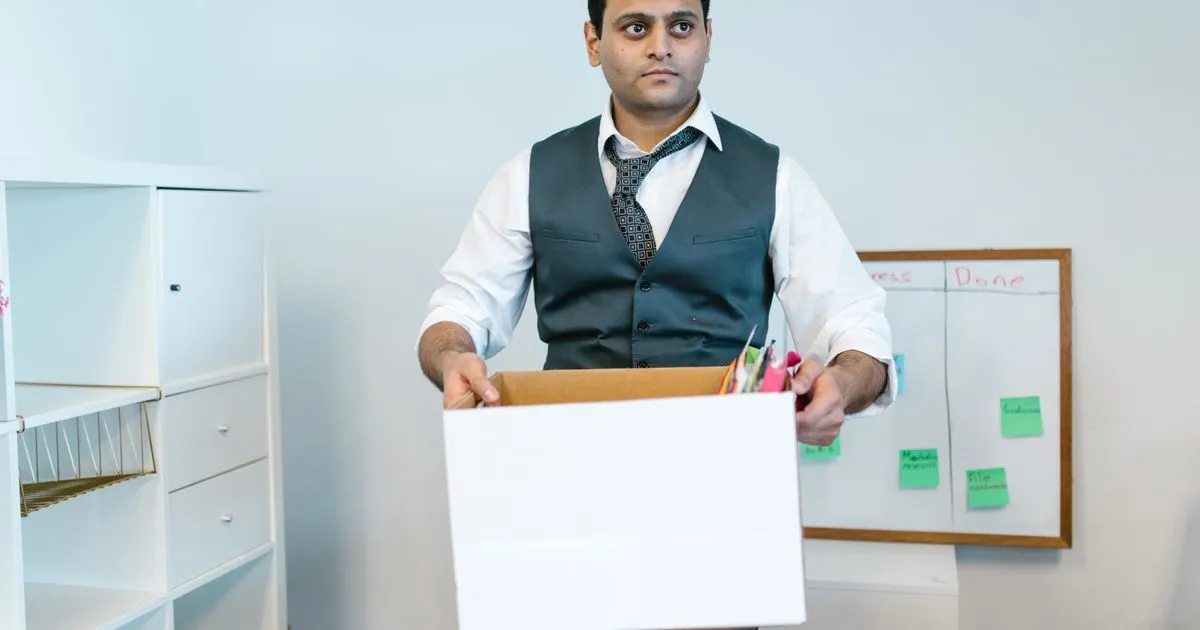 Employee packing belongings in a box, end of notice period